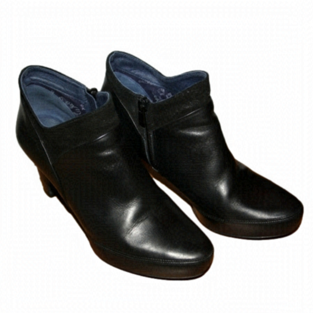 37 (7) Dorking Booties, Black